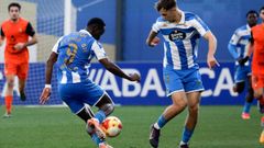 Nsongo (izquierda) y Dom�nguez, en el duelo ante el S�mano