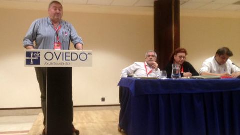 Ram�n Arg�elles, Gaspar Llamazares y parte de la direcci�n de IU.Ram�n Arg�elles, Gaspar Llamazares y parte de la direcci�n de IU