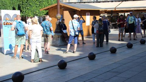 Cola de turistas este verano para pedir informacin turstica