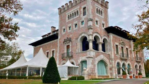 Hotel Castillo del Bosque la Zoreda, palacete del siglo XX a las afueras de Oviedo.