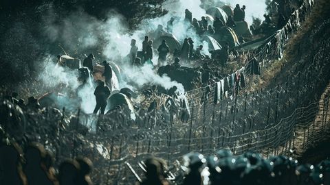 Unos 800 migrantes permanecen acampados en suelo bieolorruso frente a la alambrada que los separa de Polonia.