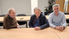 De izquierda a derecha, Juan Manuel Alfonso Outeda, que fue presidente en dos ocasiones; Abelardo Rodr�guez, presidente saliente y �ngel Mari�o,�ahora a la cabeza de la Asociaci�n Galega de Comercializadores de Marisco.