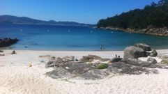 Playa de Agra, en Sanxenxo, se suma a los arenales con bandera azul