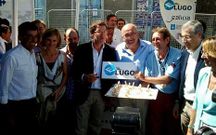 Degustaci�n de bonito ayer en Sober, durante una etapa de la Vuelta.