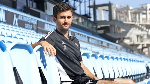 Luca de la Torre, posando en Bala�dos durante su etapa en el Celta.