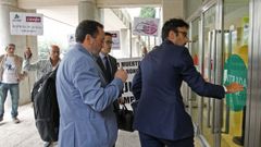 Fernando Reb�n (en la imagen, con mochila) declar� ayer en los juzgados