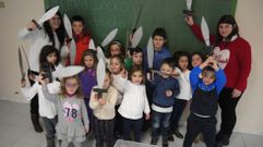 Ni�os de Val do Dubra participaron en un taller tem�tico sobre el carnaval en el que los peque�os piratas lograron encontrar un tesoro.