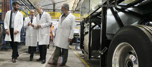 Jos� Luis Castro y Francisco Conde (centro) durante la visita a las instalaciones ampliadas. 
