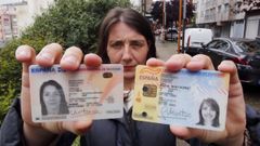 Victoria muestra el DNI nuevo y el antiguo, con el que finalmente podrá votar