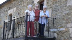 Jaime, Maribel y Marisol, los propietarios de Casa Longarela