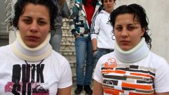 Virginia (derecha) y Carmen Torres, tras un incidente con el Bueu en el 2010.