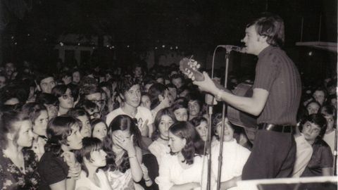 Andr�s do Barro, nun concerto en 1970, nunha imaxe cedida pola s�a filla Andrea Lapique.