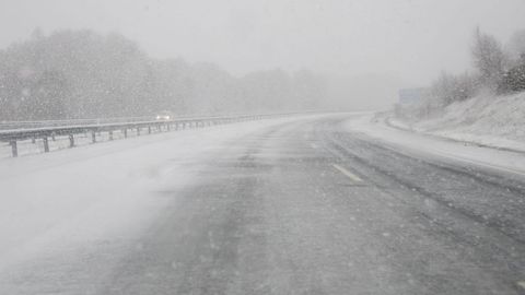 La A-52 a su paso por Sandi�s