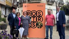 Los coordinadores de ABANCA y Afundacin en Ourense, Mateo Alonso y Beatriz Fernndez-Anguiano, visitaron la exposicin Rostros acompaados del alcalde de Ribadavia Csar Fernndez