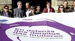 Los nacionalistas celebraron un acto en el Obradoiro y CC.OO. una marcha por la ciudad.