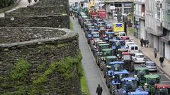 Los tractores rodearon la Muralla de Lugo en el 2016