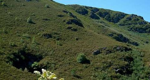 Pozo para fabricar hielo en el Alto da Neveira, en Samos.