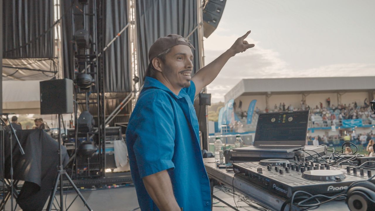 Telonero de Juan Luis Guerra y de Romeo Santos y con residencia en Ourense