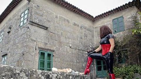 Ama Lara en una de las im�genes con las que promocionaba sus servicios en internet