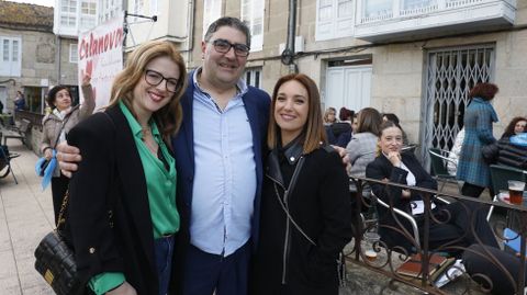 Julio Gosende,en el centro,enla fiesta de solteros de Celanova