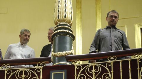 Moci�n de censura. El ex Jemad Julio Rodr�guez y el fundador de Podemos Juan Carlos Monedero, en la tribuna de invitados del Congreso