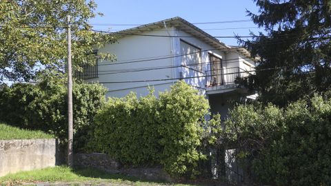 En la imagen, la casa del cura, que la UDC compró en el 2002 para destinarla a servicios administrativos de la escuela, aunque no se llegó a utilizar para ese fin