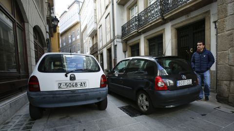 No. A Coruña. No hay plan de evacuación y no lo están preparando. La foto muestra coches cortando la calle