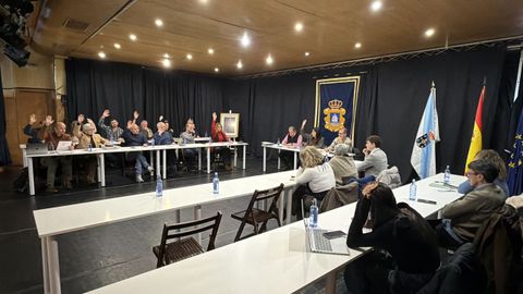 Los presupuestos de Ribeira salieron adelante con los votos favorables de PP y PBBI y la abstencin de la oposicin. Surez-Puerta y Furones abandonaron la sesin.