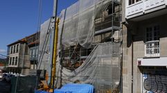 Un edificio que se destinar� a viviendas tur�sticas en la calle Bar�n, en la zona monumental de Pontevedra. 