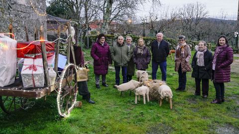 Decoraci�n navide�a en la aldea de Barrio (Vilamar�n).
