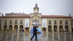 La plaza del ayuntamiento de Avils