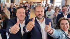 Valent�n Gonz�lez Formoso con Bernardo Fern�ndez, en la presentaci�n de la candidatura del PSOE en Pontedeume