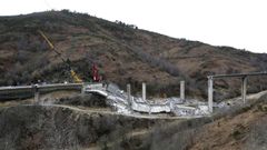 Trabajos de demolicin de los viaductos de la A-6