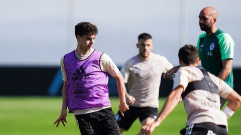 Rodr�guez, en un entrenamiento del primer equipo con Claudio Gir�ldez en el 2024.