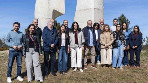 Pol�ticos del PP, ante el monumento a la libertad en A Merca en honor a Miguel �ngel Blanco