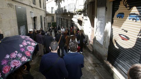Rosal�a est� presente en la calle Real de Vigo, donde estaba la imprenta de Juan Companel.  