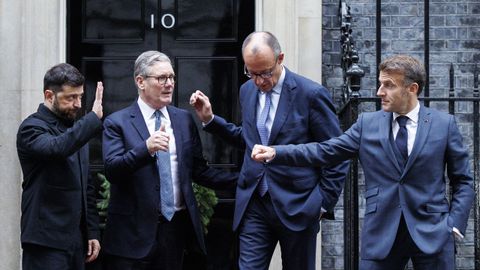 Zelenski, Starmer, Merz y Macron, a la salida de su reunin en el 10 de Downing Street para abordar el plan de paz para Ucrania.