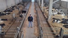 Jonathan Cives es el responsable de este cebadero de Mazaricos, con capacidad para 500 ejemplares