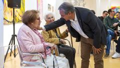 El presidente de la Diputación, Luis Menor, con las dos centenarias que participaron en la presentación del estudio.