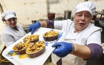 Los comensales pod�an elegir entre tapas, medias raciones y raciones (adem�s, hab�a jam�n). 