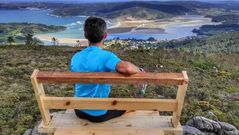 El primer ocupante del banco, el mismo d�a que lo colocaron, el 22 de mayo