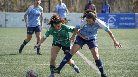 Las jugadoras de azul ganaron muchos duelos en los balones de medio campo