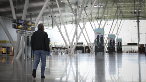 Terminal de salidas del aeropuerto de Lavacolla.