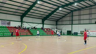 Imagen de archivo de un partido de f�tbol sala en el polideportivo de Cee