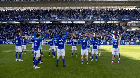 Los jugadores del Oviedo celebran el triunfo ante el Levante