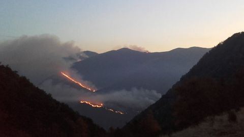 Frente de llamas del incendio de Dega�a.Frente de llamas del incendio de Dega�a