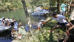 La Festa das Peras se despide con la tradicional jira por el Eume