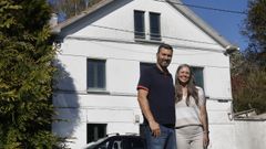 Raquel y Fran son una pareja de tinerfe�os que se mudaron el verano pasado a Neda.