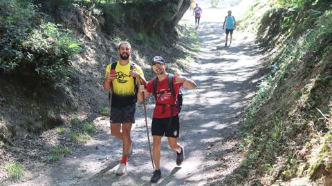 Peregrinos en el tramo del Camino Norte que pasa por Castroverde