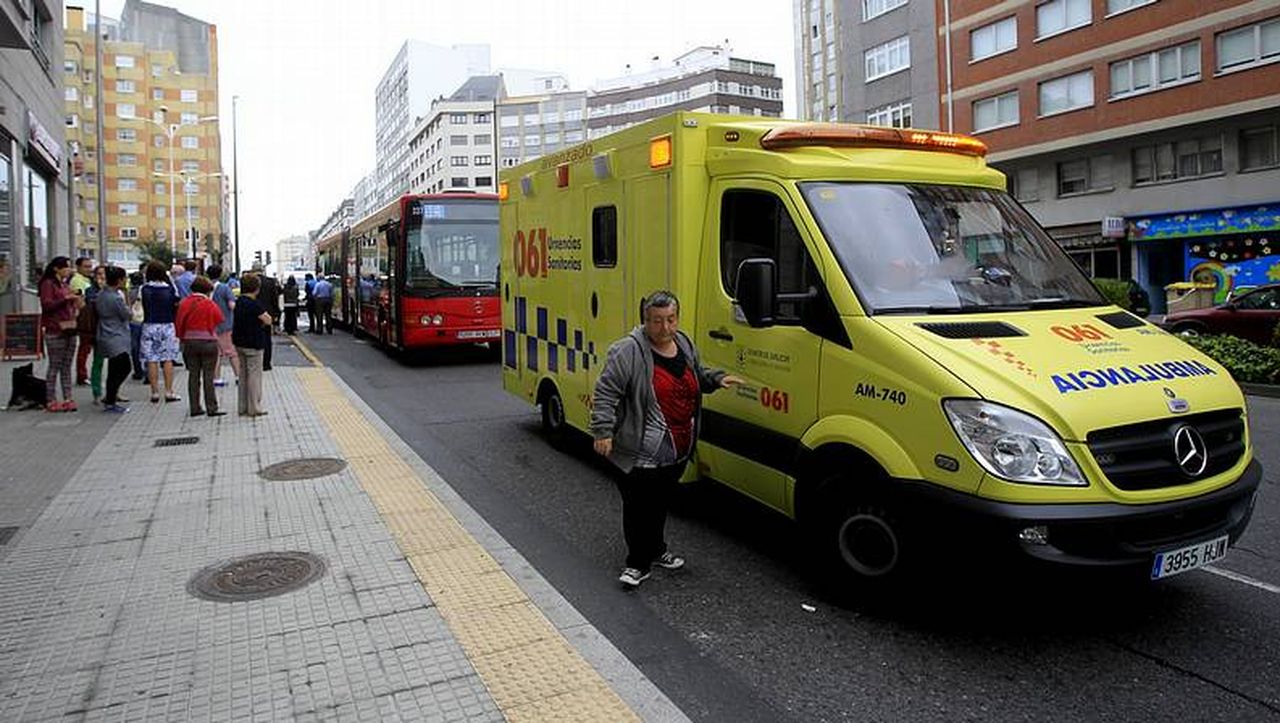 Herida una mujer al ser atropellada por un bus urbano en A Coruña